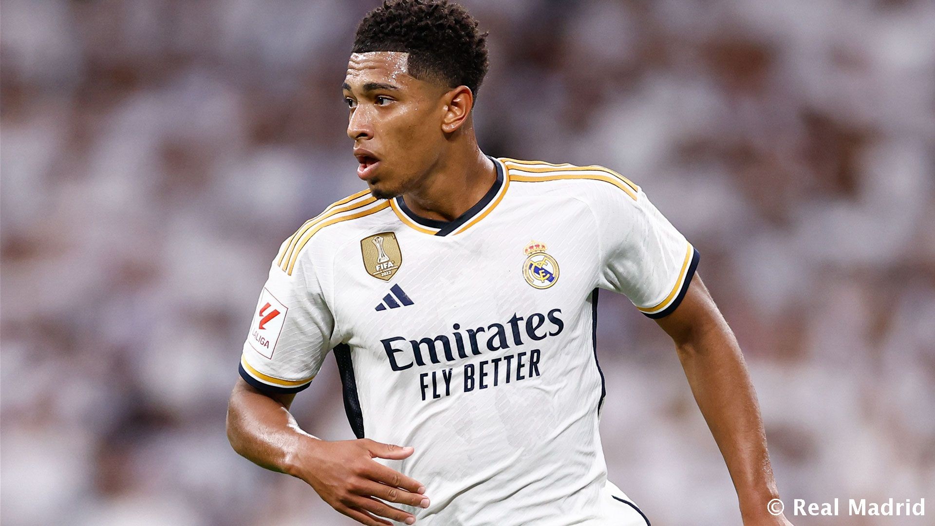 防守能力惊艳！火箭侧翼新援虽无三分命中依然稳健贡献（防守端亮眼！火箭侧翼新援三分失准仍稳健发挥）