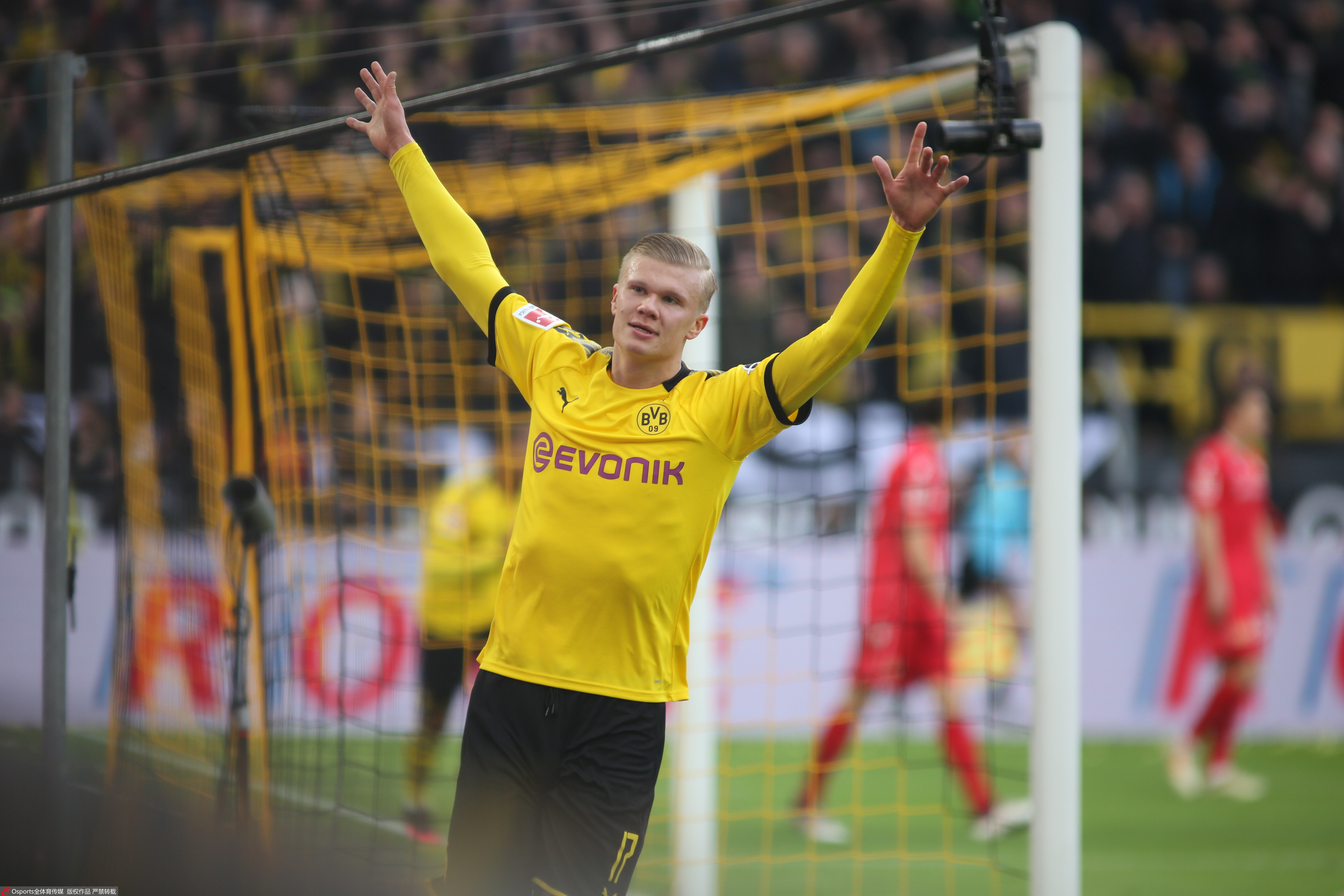 卫报：曼联新球场计划受阻，在买地谈判方面陷入僵局（卫报：购地谈判停滞，曼联新球场项目受挫）