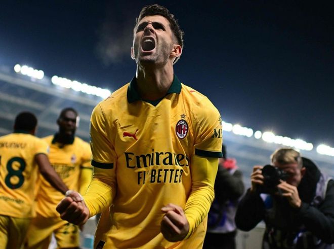 白科比？美媒对比里夫斯和科比前五个赛季数据，几乎一模一样（美媒对比里夫斯与科比生涯前五季数据：相似度惊人）