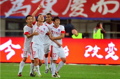 火力不够！斯玛特一人8记三分，其余湖人球员一共8记（火力不济！斯玛特轰进8记三分，湖人其余球员合计仅8记）