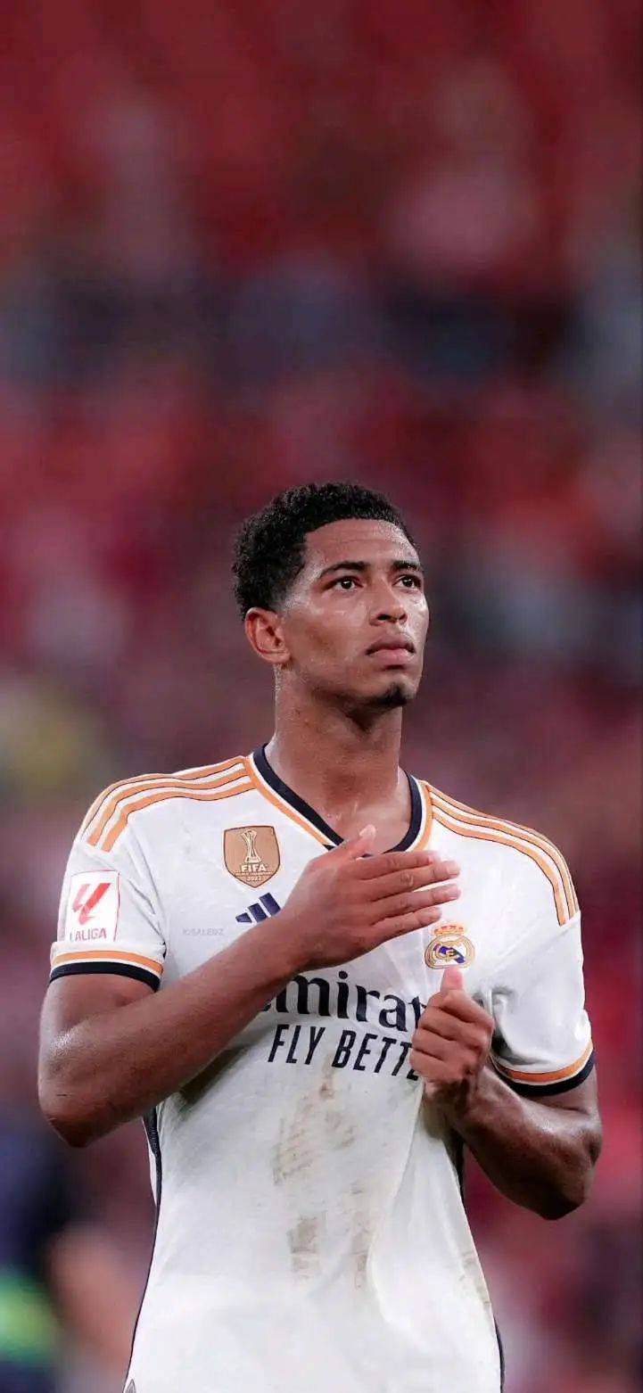 曼联4-1狼队全场数据：射正次数10-2，控球率超6成（曼联4-1狼队：数据全面占优，射正10比2、控球率超60%）