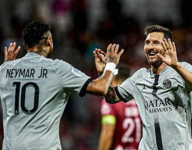 疯狂对轰！康宁汉姆半场18+8+5对飙贝恩21分（火力全开！康宁汉姆半场18+8+5硬刚贝恩21分）