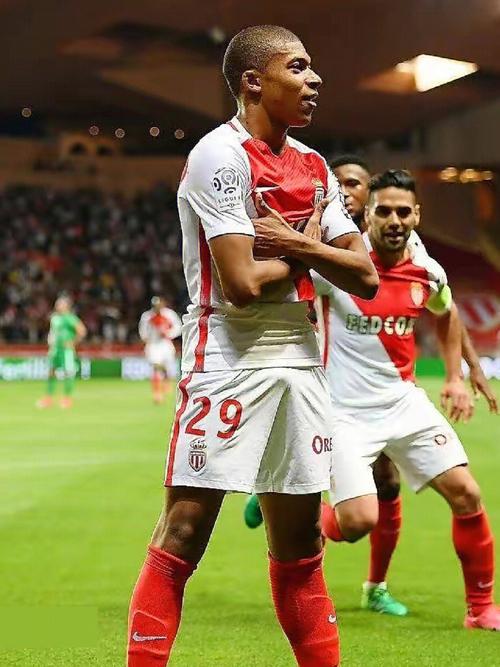 珀斯光荣vs悉尼FC首发：塔加特出战，潘宁顿、基斯佩先发（首发出炉：珀斯光荣对阵悉尼FC，塔加特登场，潘宁顿与基斯佩先发）