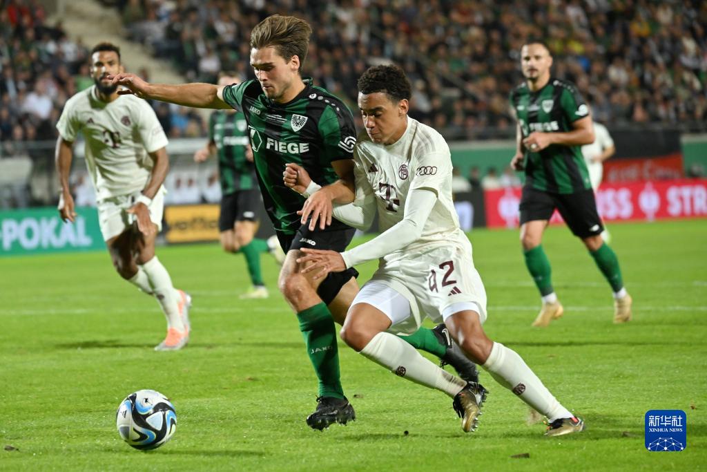 马斯切拉诺：让苏牙替补不是容易的决定，我们周中就沟通过（马斯切拉诺：安排苏亚雷斯替补并不轻松，我们已在周中提前沟通）