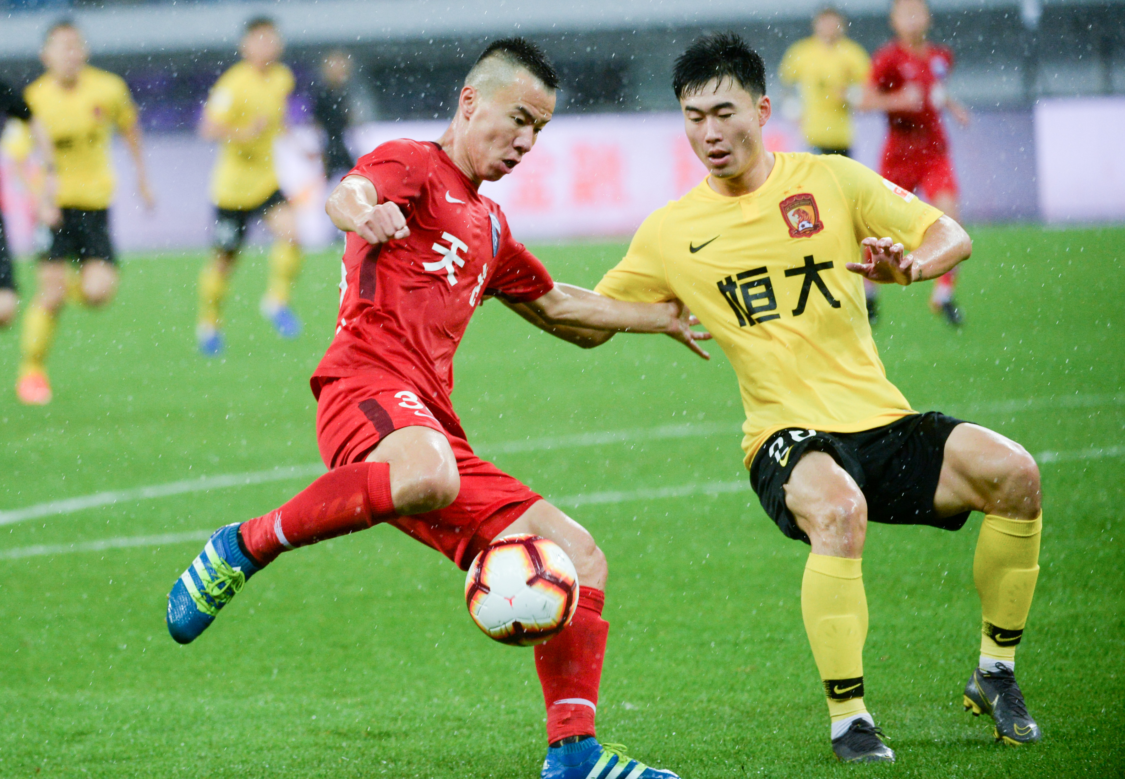 欧冠淘汰赛前瞻：曼城对阵皇家马德里,（欧冠淘汰赛前瞻：曼城迎战皇家马德里）