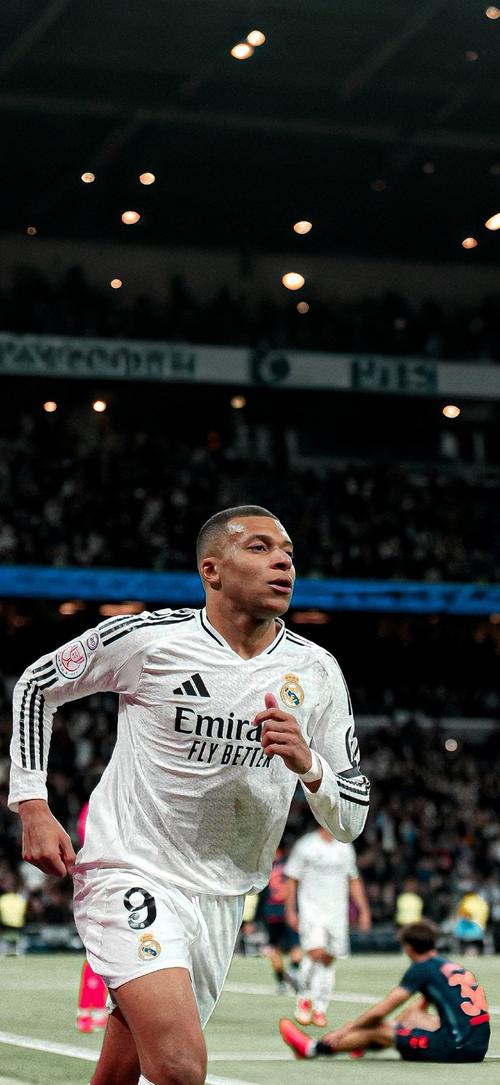 阿德耶米声明：一时轻率购买盲盒买到了武器，对此感到很抱歉（阿德耶米致歉：冲动购盲盒意外抽到武器）