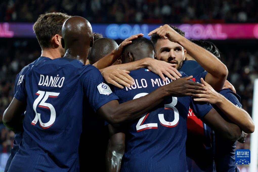 数据占优，拜仁对阿森纳5场不败，14次交手赢下8场（数据优势明显：拜仁近5战阿森纳不败，14次交锋拿下8场）