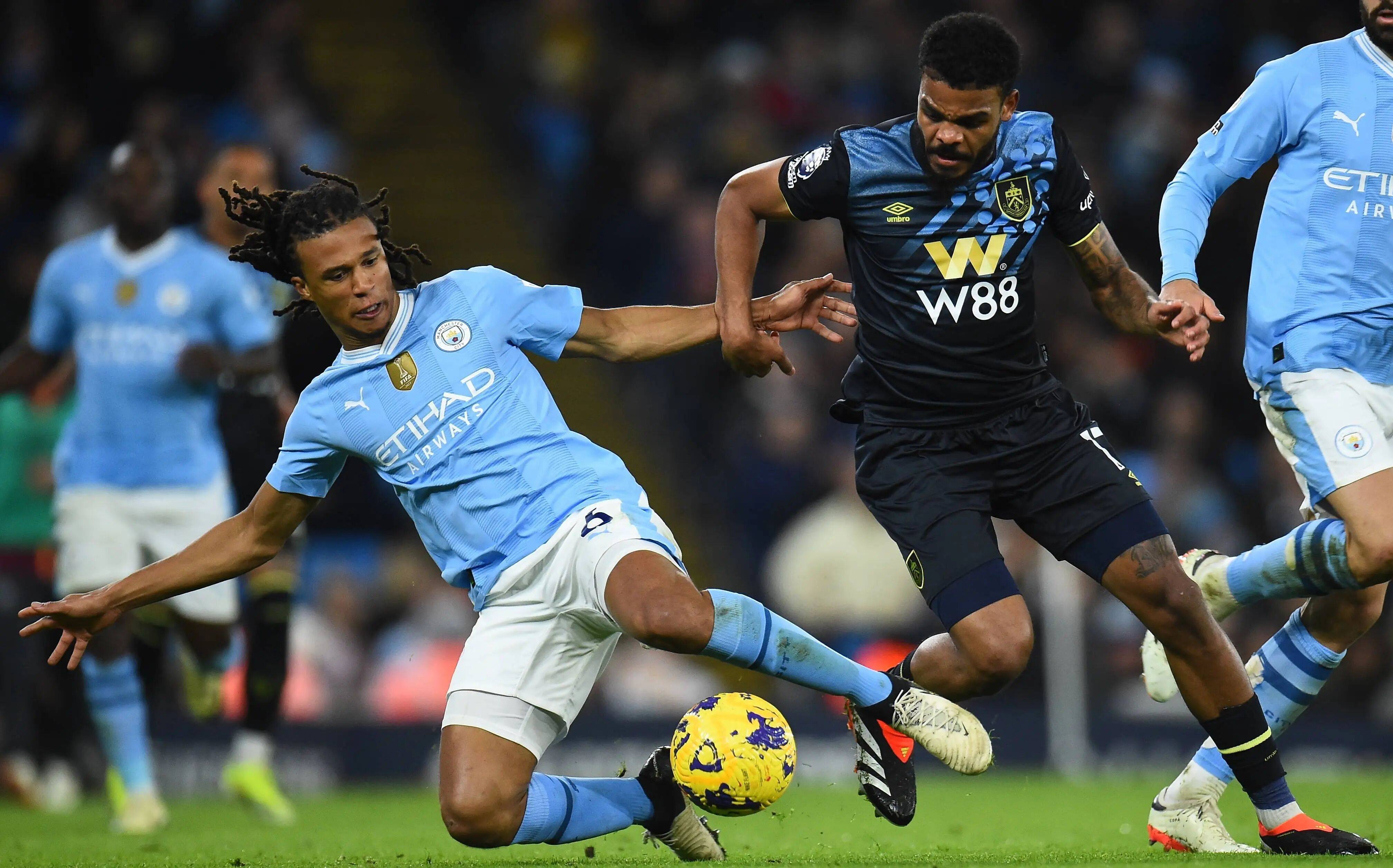 17岁天才卡尔展现极强潜力，德甲首秀表现亮眼，凭借出色技术和风格成为焦点。（17岁天才卡尔德甲首秀惊艳，精湛技术与独特风格尽显潜力成全场焦点）