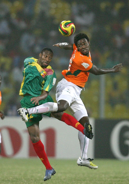 带队深陷降级区，队报：南特主帅卡斯特罗已被解雇（战绩低迷深陷降级泥潭，《队报》称南特解除了主帅卡斯特罗的职务）