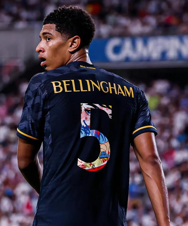 巴萨球员幸福满满，拉菲尼亚、3C、莱万与家人温馨相聚（巴萨众将其乐融融：拉菲尼亚、3C、莱万携家人温馨团聚）