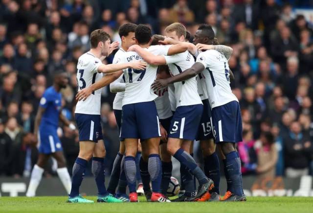 这个动作不吹？全场炸锅（这一动作有多猛？全场瞬间沸腾）